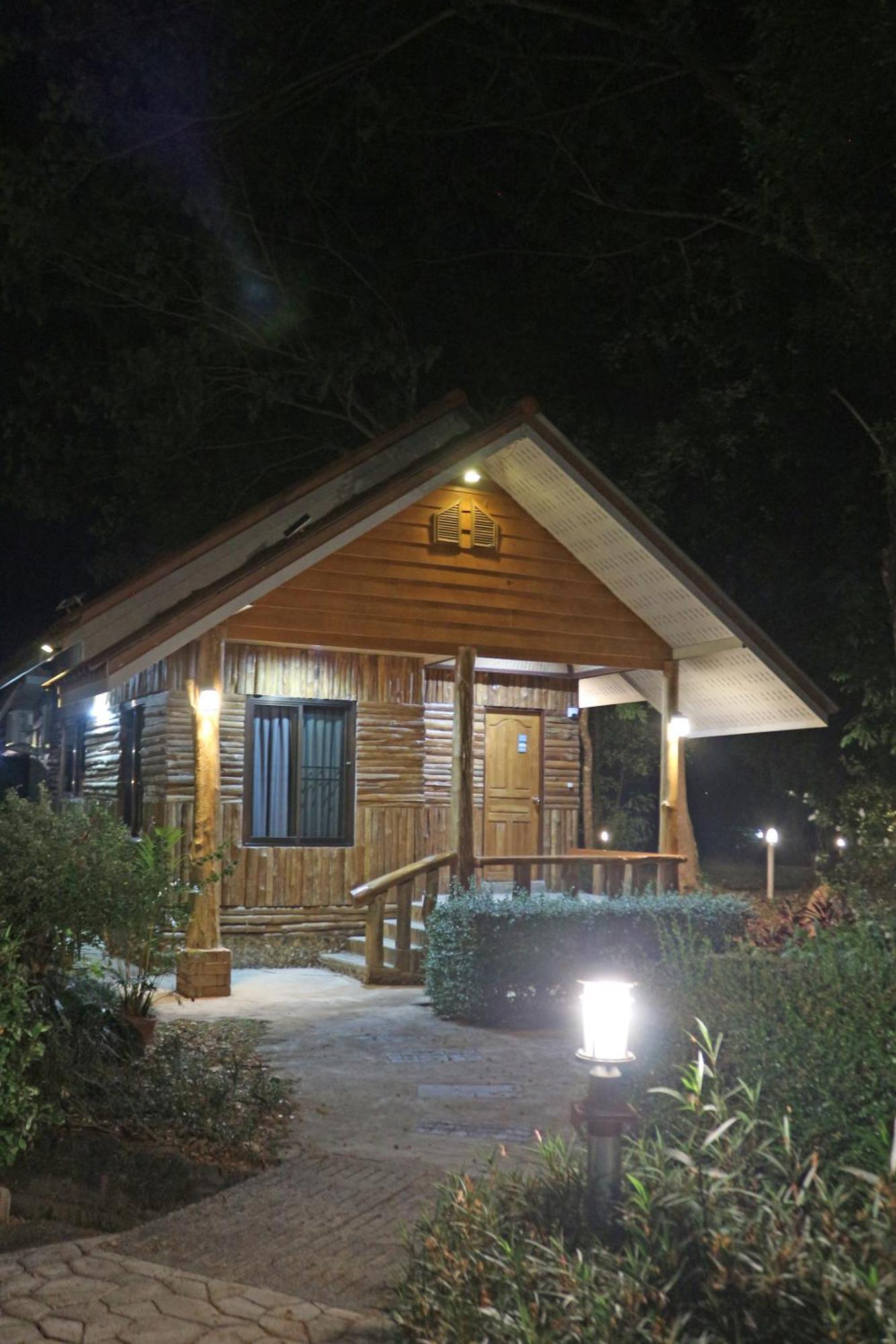 Baan Khue Wieng Resort Mae Sariang Esterno foto