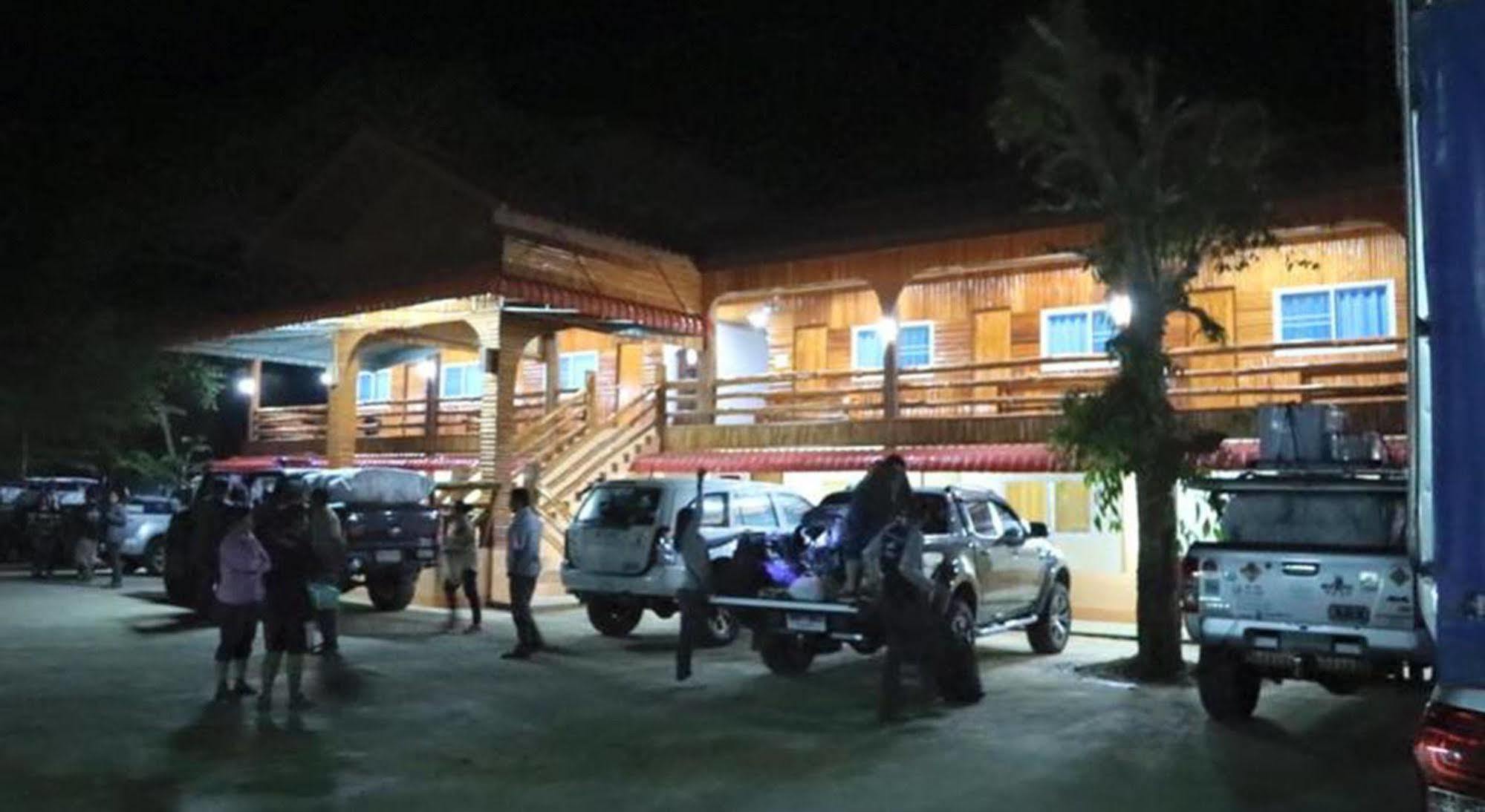 Baan Khue Wieng Resort Mae Sariang Esterno foto